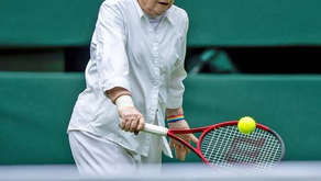 ▲ La legendaria ex tenista, de 82 años, considera que el encuentro entre los actuales jugadores nada tiene que ver con el que ella disputó contra Bobby Riggs en 1973, pues en esa época buscaban un cambio social y hoy no es el caso.Foto @wimbledon