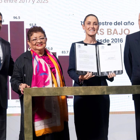 El 8 de julio, la presidenta Claudia Sheinbaum Pardo firmó y presentó en su conferencia matutina la iniciativa contra la extorsión. La acompañaron Omar García Harfuch, secretario de Seguridad y Protección Ciudadana; Ernestina Godoy Ramos, su asesora jurídica, y Alejandro Gertz Manero, fiscal general de la República. Foto Presidencia