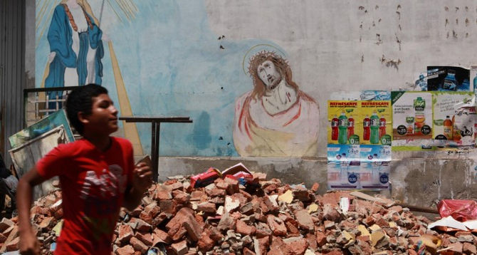 Ecuador sigue volcado a ayudar a afectados de terremoto que dejó 646 muertos