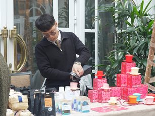 PHINƠI at Sofitel Legend Metropole Hanoi: A Christmas Fair to Remember