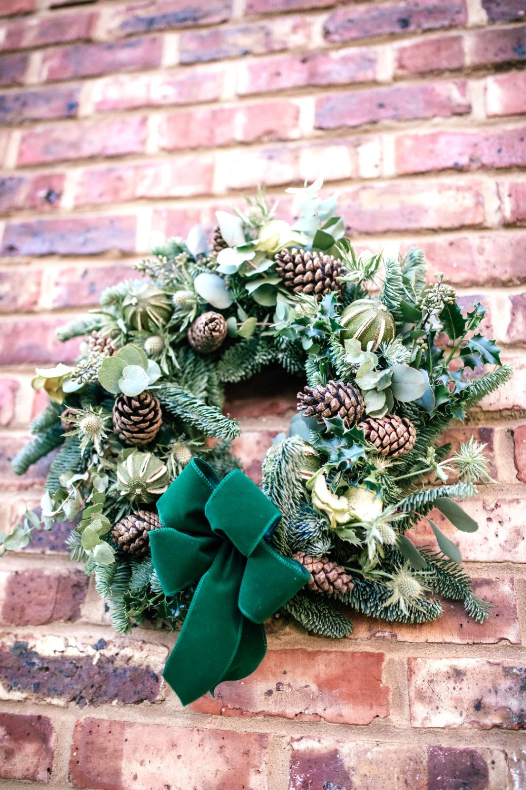 A Wreath of approximately 16" - 18" in diameter.