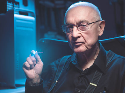 UIUC Alumn and Professor Nick Holonyak Jr. dies at 93