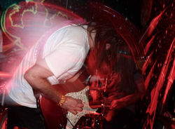 Head forward, Guitar to the side, thats the way the rock n' rollers ride