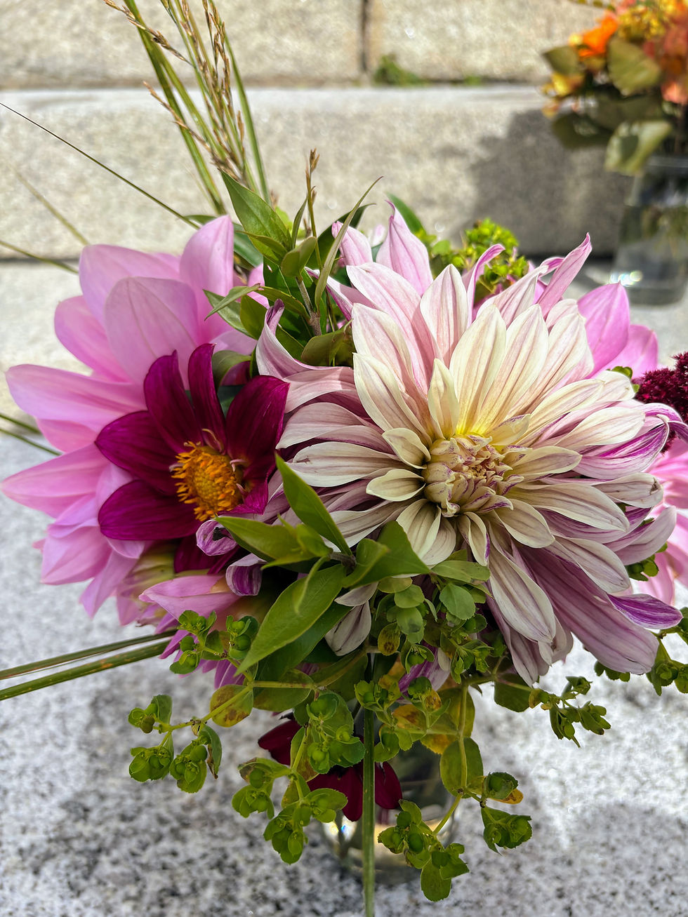 Thumbnail: Seasonal flower bouquet