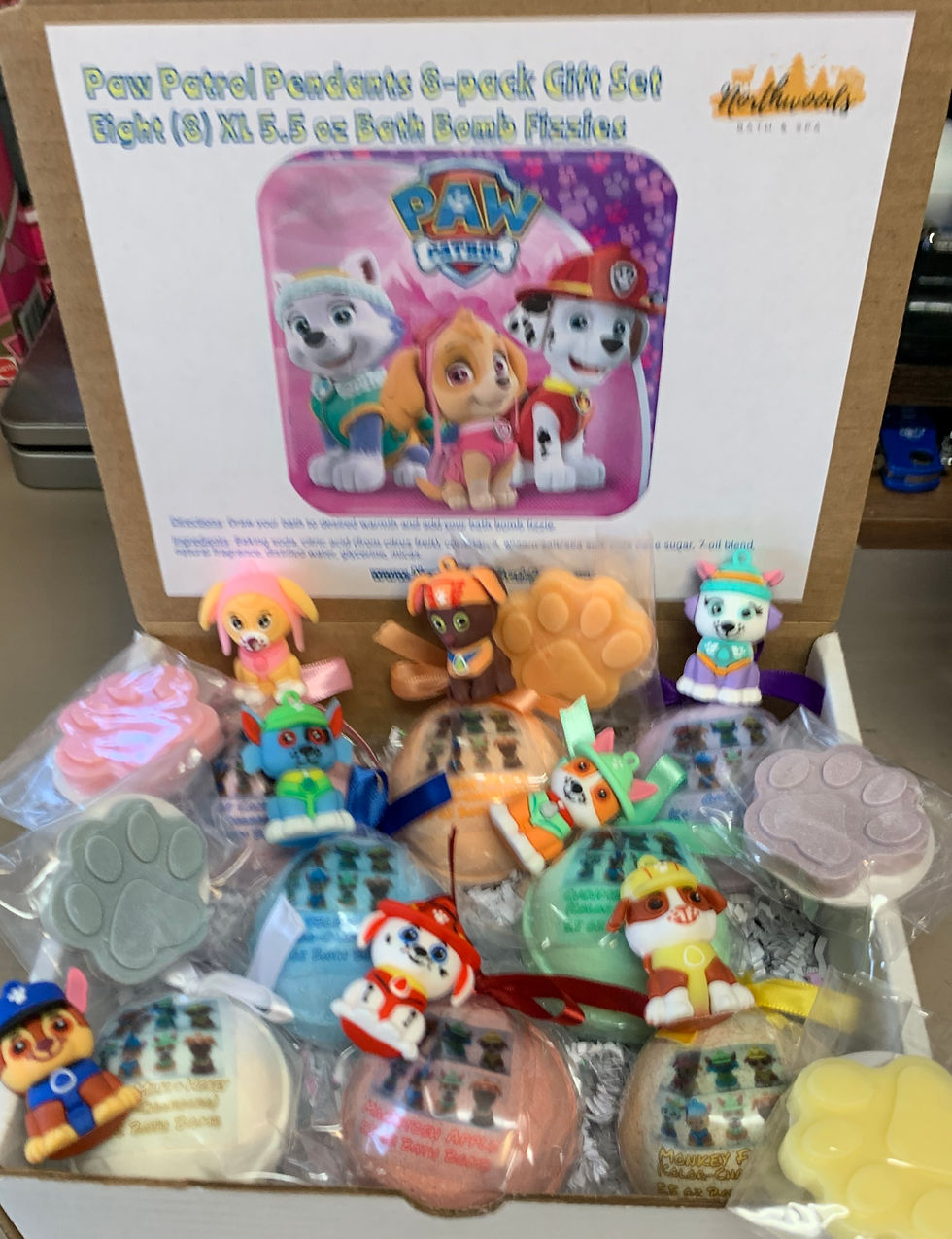 Thumbnail: Paw Patrol Pendants 8-pack Bath Bomb Gift Set