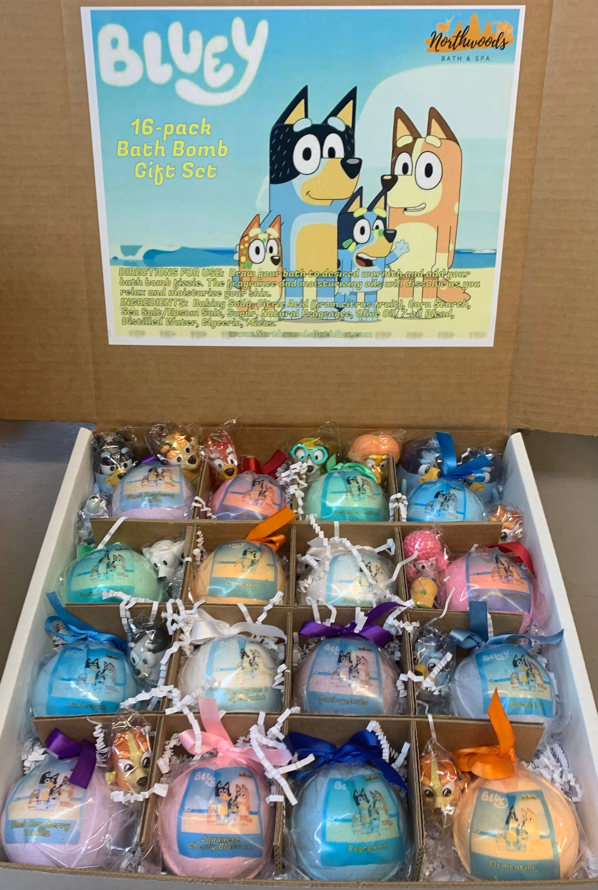 Colossal Bluey 16-pack XL 5.5 oz Bath Bomb Gift Set