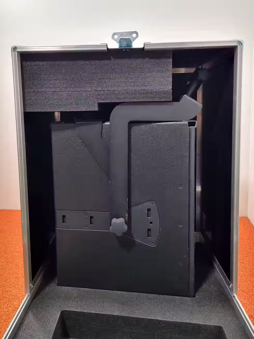 Miniaturbild: Faltbarer Flightcase für 2x D&B Q7 inkl. Bügelhalterung und Stativadapter
