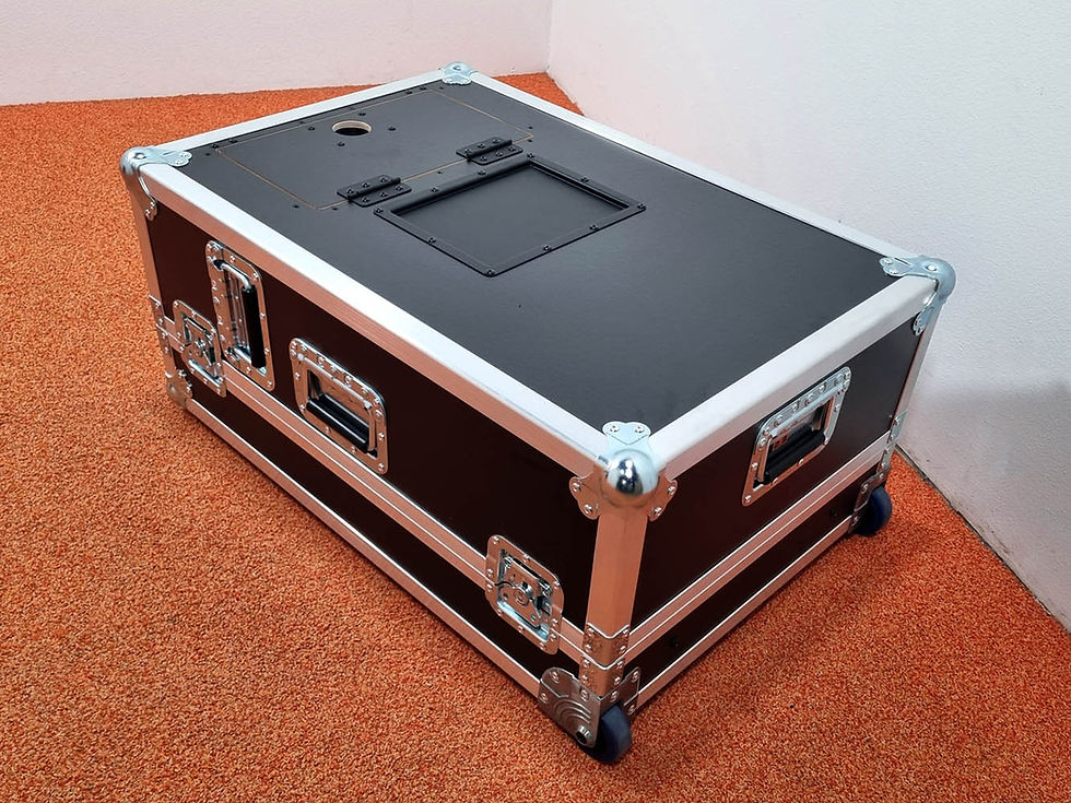Miniaturbild: Vooraanzicht trolley flightcase mixer