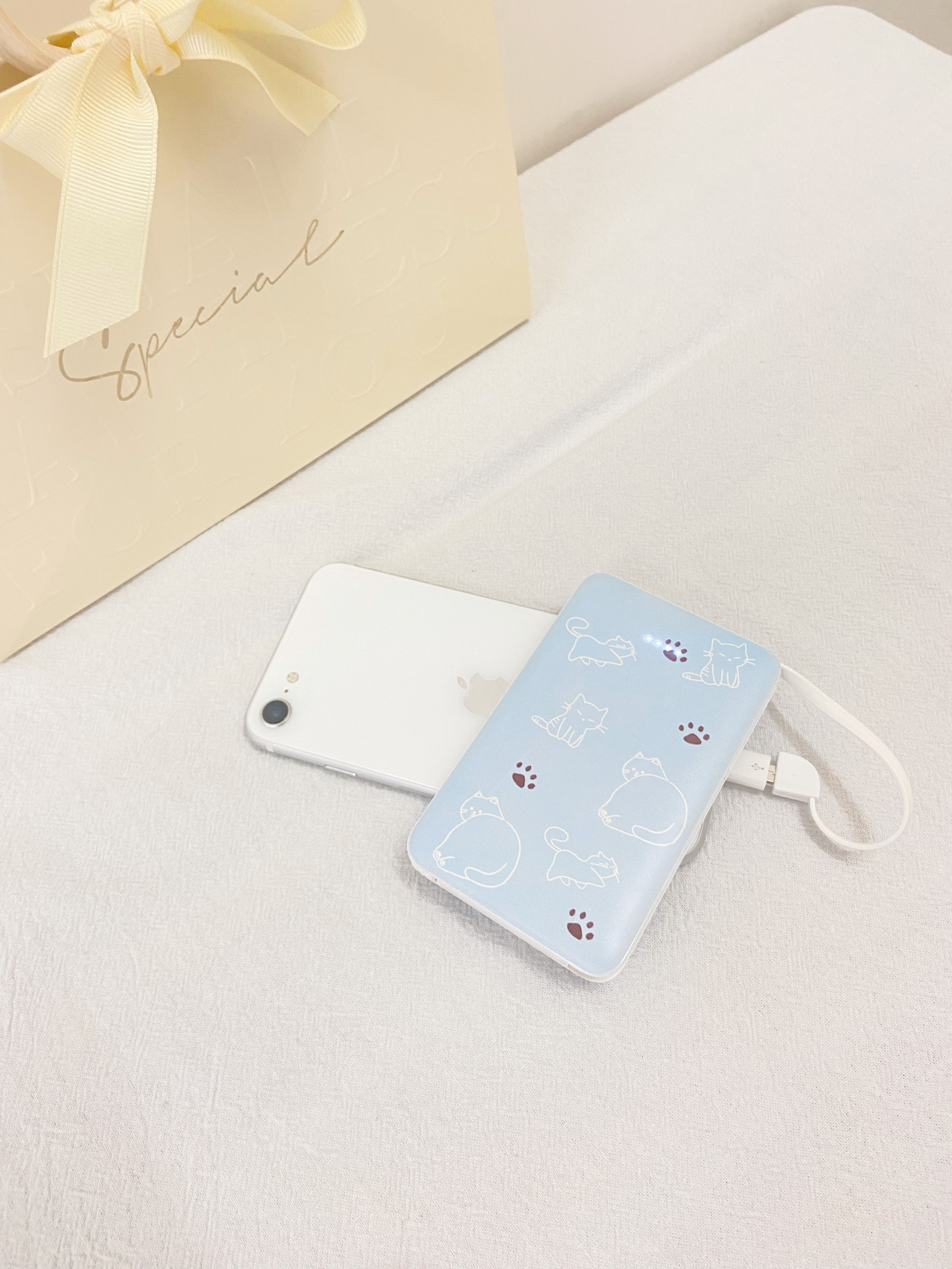 【 Outline of Cat 】內置線充電器 5000mAh