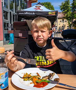 Kind bei GRILLNINJAS® Veranstaltung an der Grundschule Albert Einstein