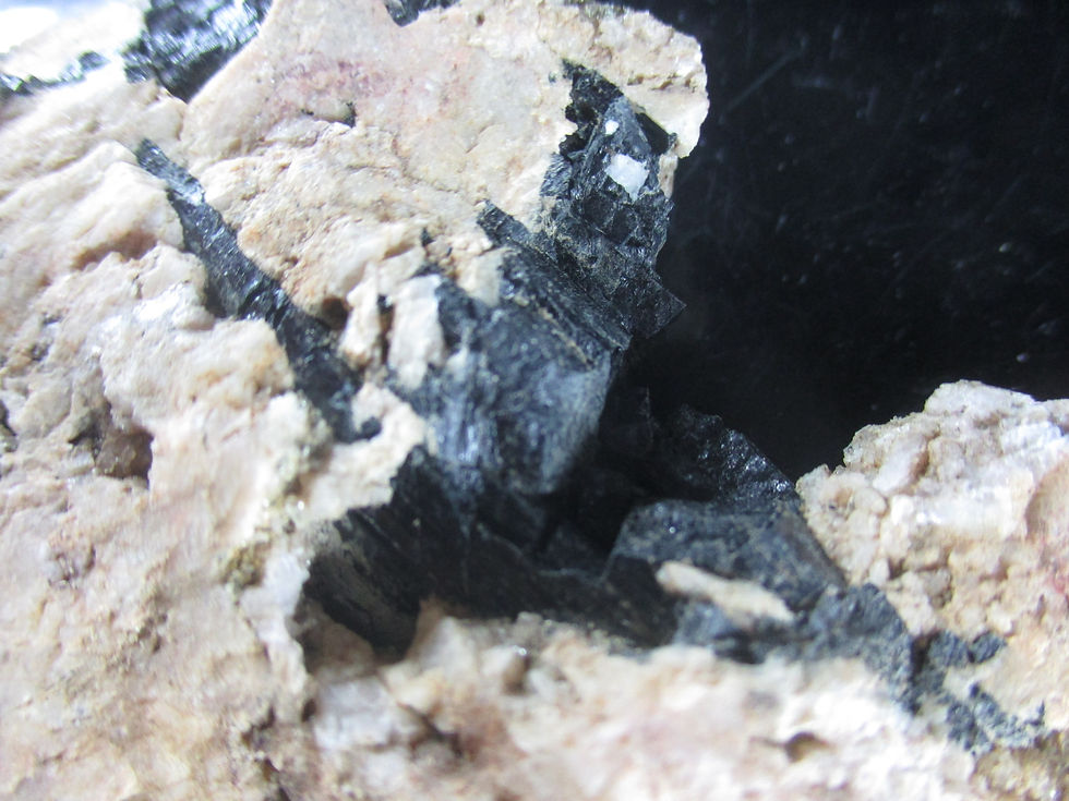 Miniature : Tourmaline noire (Schorl), Beryl Pit, Quadeville, Ontario
