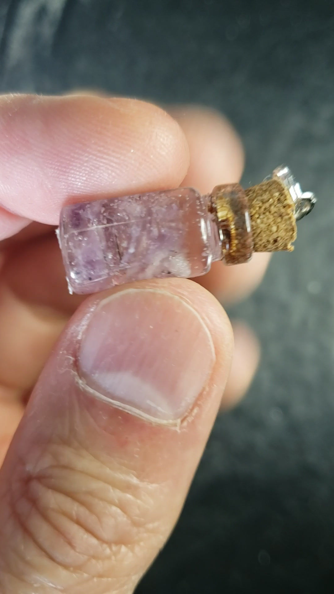 Pendentif petite bouteille, Amethyste