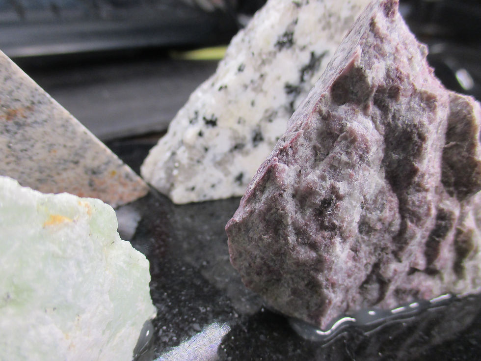 Miniature : Talc et Dumortierite sur support, St-Pierre-de-Broughton et Louvicourt, Abitibi