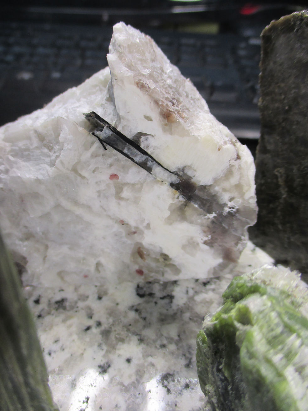 Miniature : Serpentine var. Antigorite et Chrysotile sur support, Mine Jeffrey, Asbestos