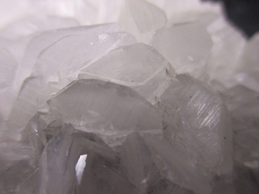 Miniature : Calcite et Pyrite (Fluorescence rose), El Hammam, Maroc