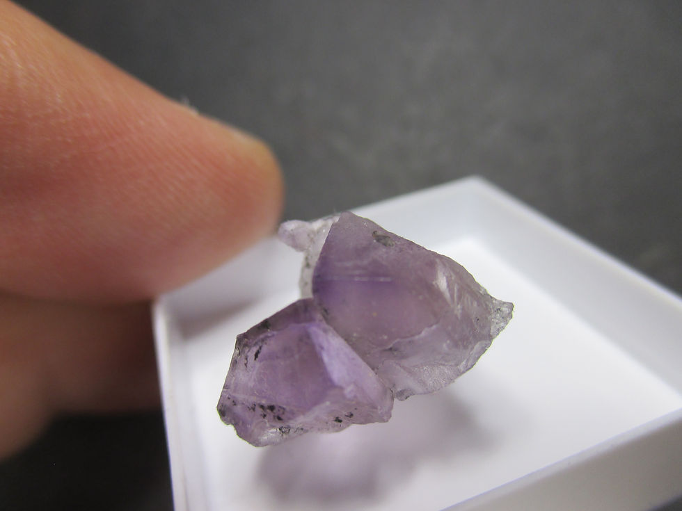 Miniature : Fluorite (fluorescence rouge), Taourirt, Maroc