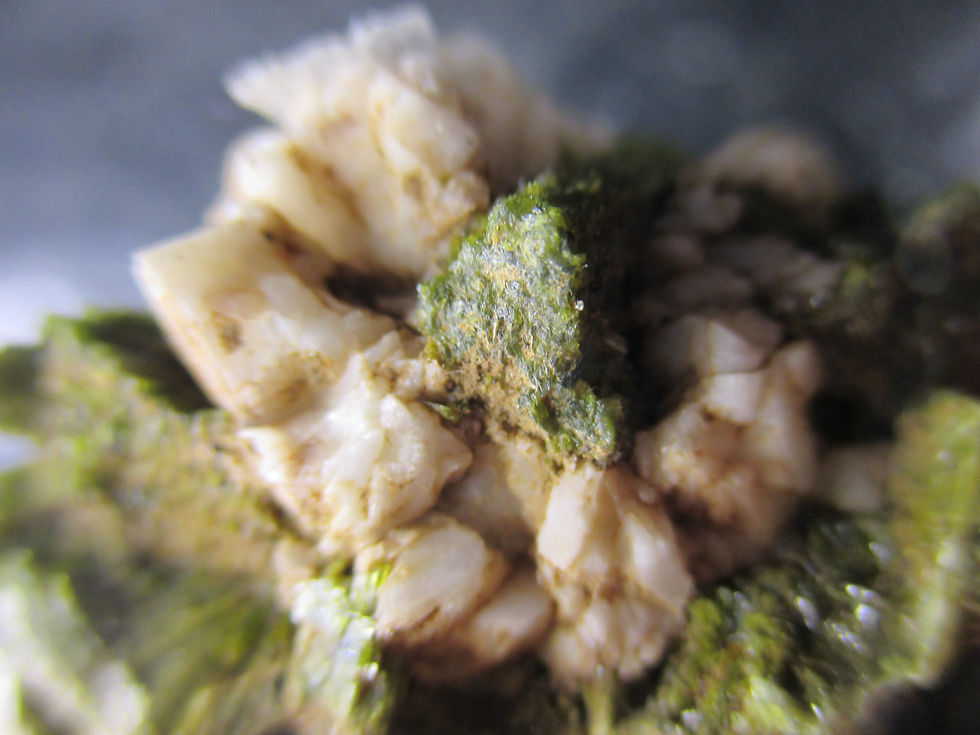 Miniature : Epidote et Orthose, Imilchil, Maroc