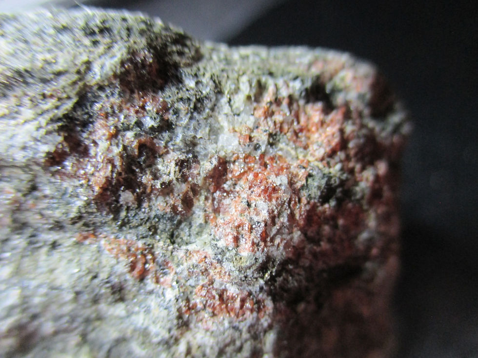 Miniature : Grenat Almandin et Pyrite, Ste-Ubalde