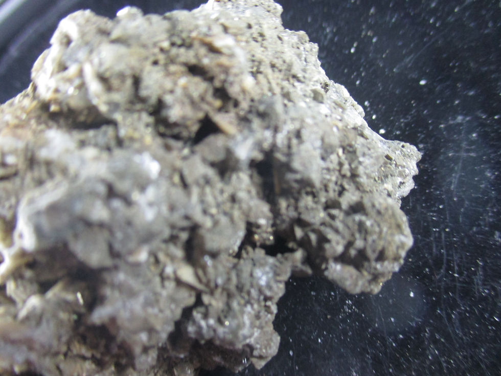 Miniature : Siderite, Albite et autres, Mont-St-Hilaire
