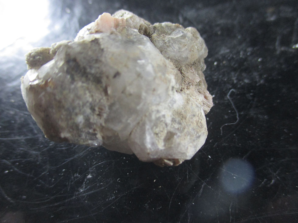 Miniature : Serandite et Analcime, Mont-St-Hilaire