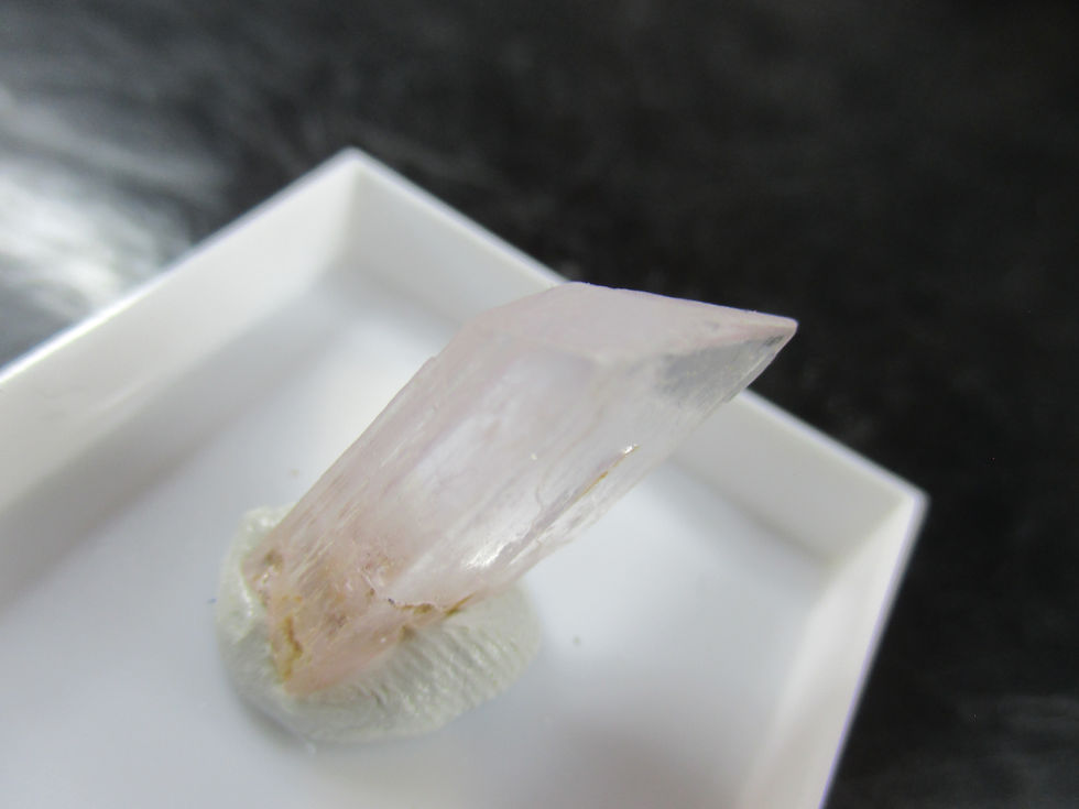 Miniature : Spodumene var. Kunzite, Pakistan