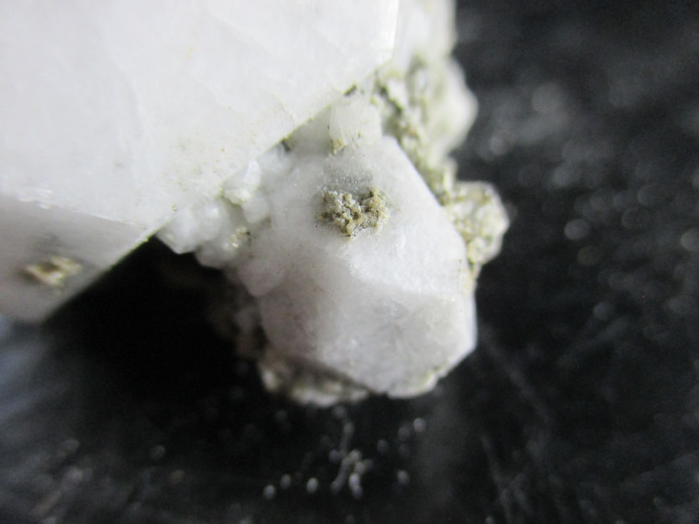 Miniature : Analcimes et autres, Mont St-Hilaire