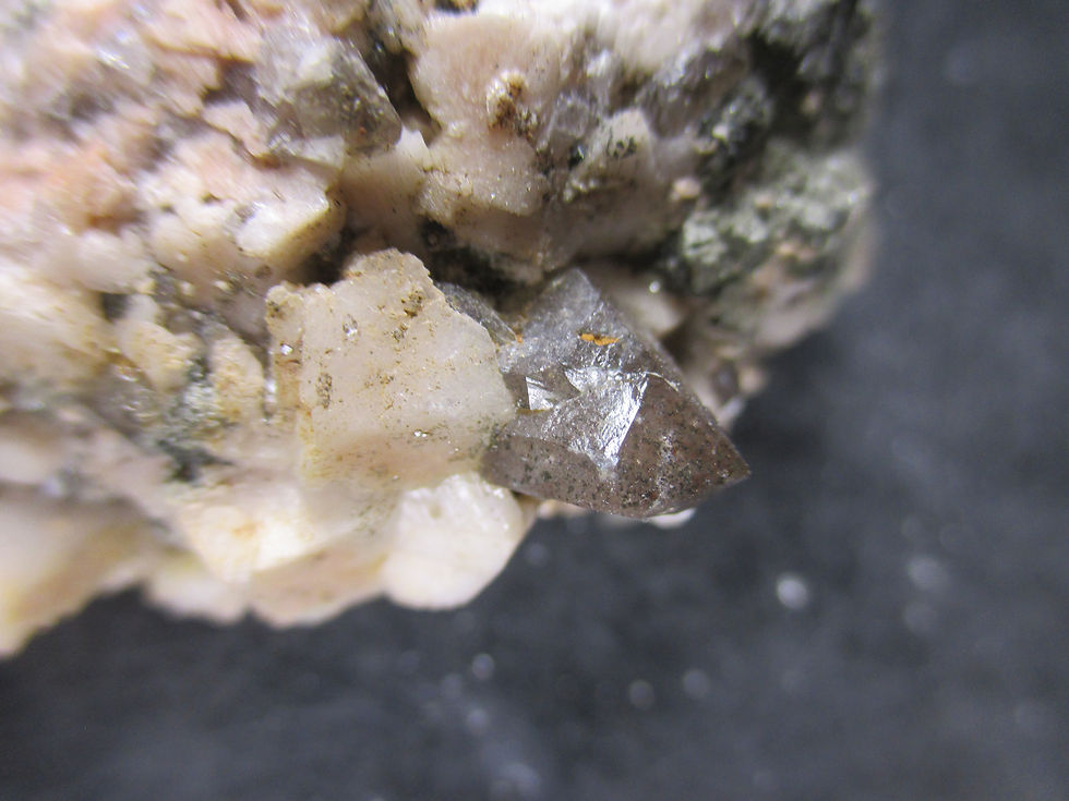 Miniature : Quartz sur Orthose, Sept-Iles, Québec