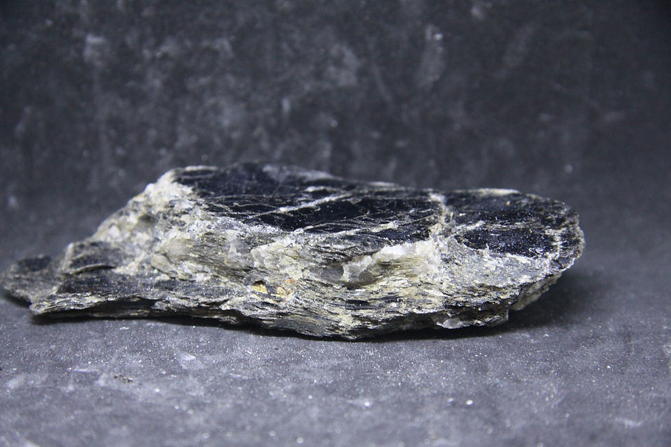 Miniature : Biotite, Mine Du lac du Pied des Monts, St-Aimé-des-Lacs, Québec