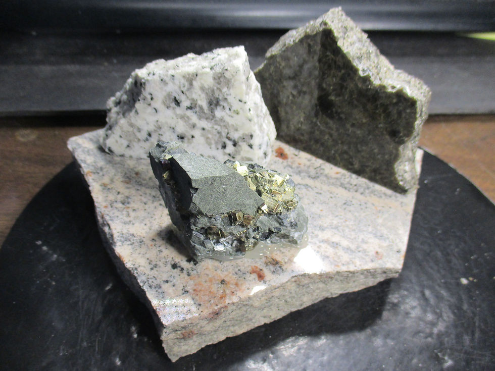 Miniature : Pyrite sur support, Acton-Vale