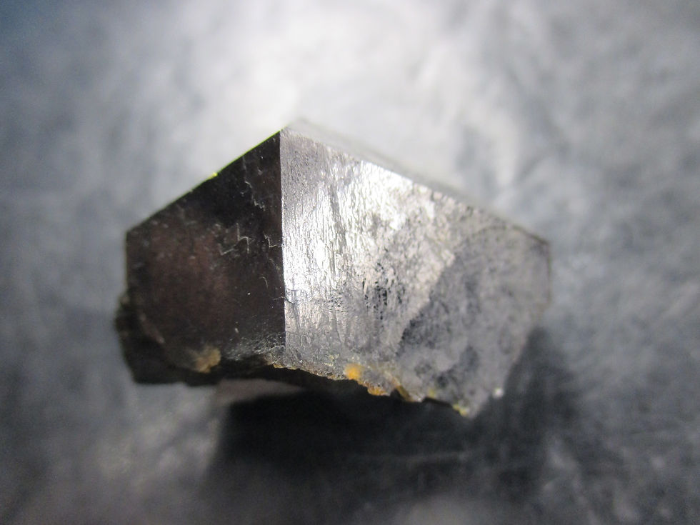 Miniature : Melanite (Grenat noir de type Andradite), Imilchil, Maroc