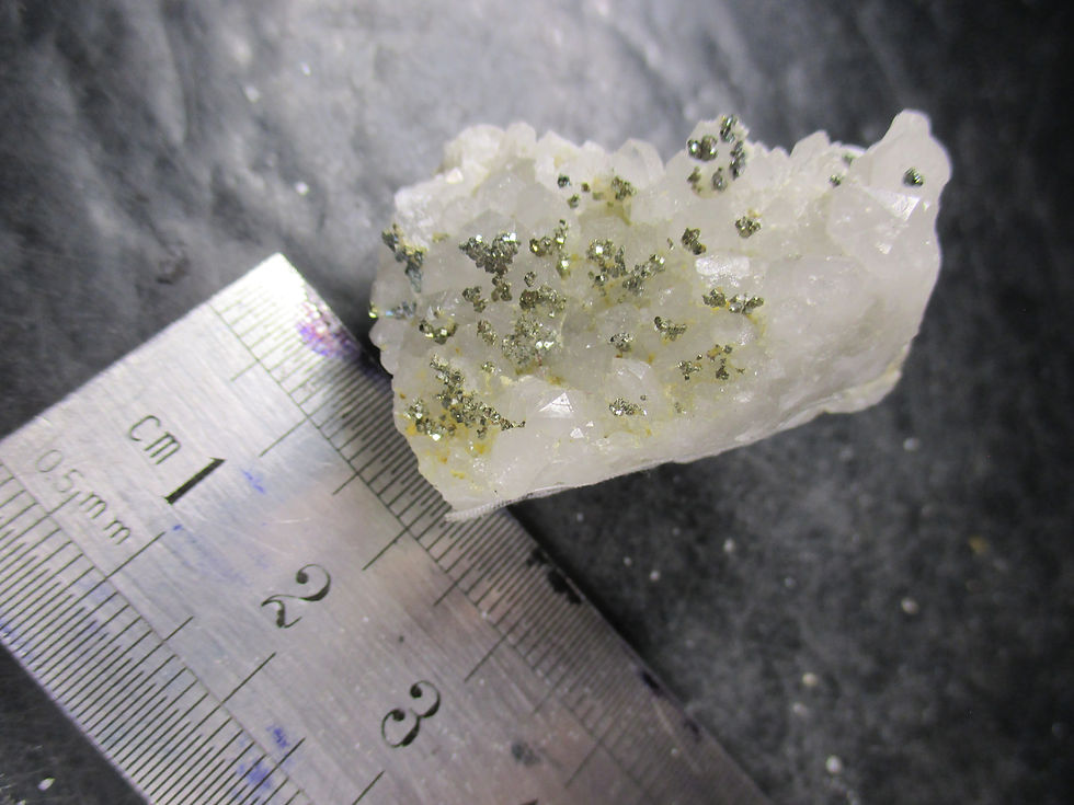 Miniature : Quartz et Pyrite, Ange-Gardien, Québec