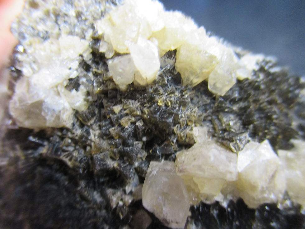 Miniature : Calcite (fluorescente), Carrière 500, Saguenay-Lac-St-Jean