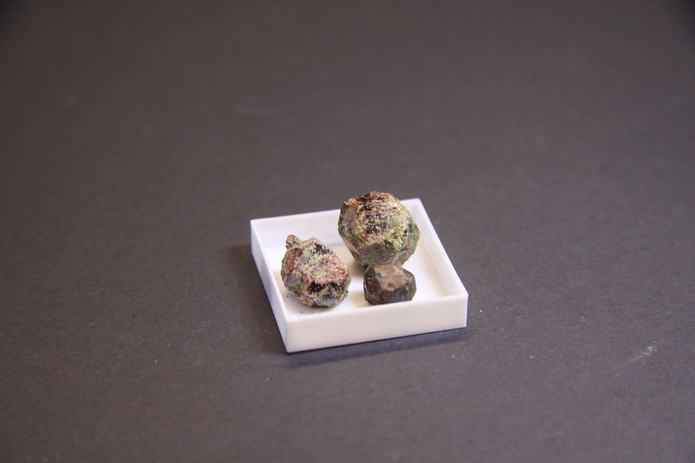 Miniature : Grenats Almandins isolés, Laniel