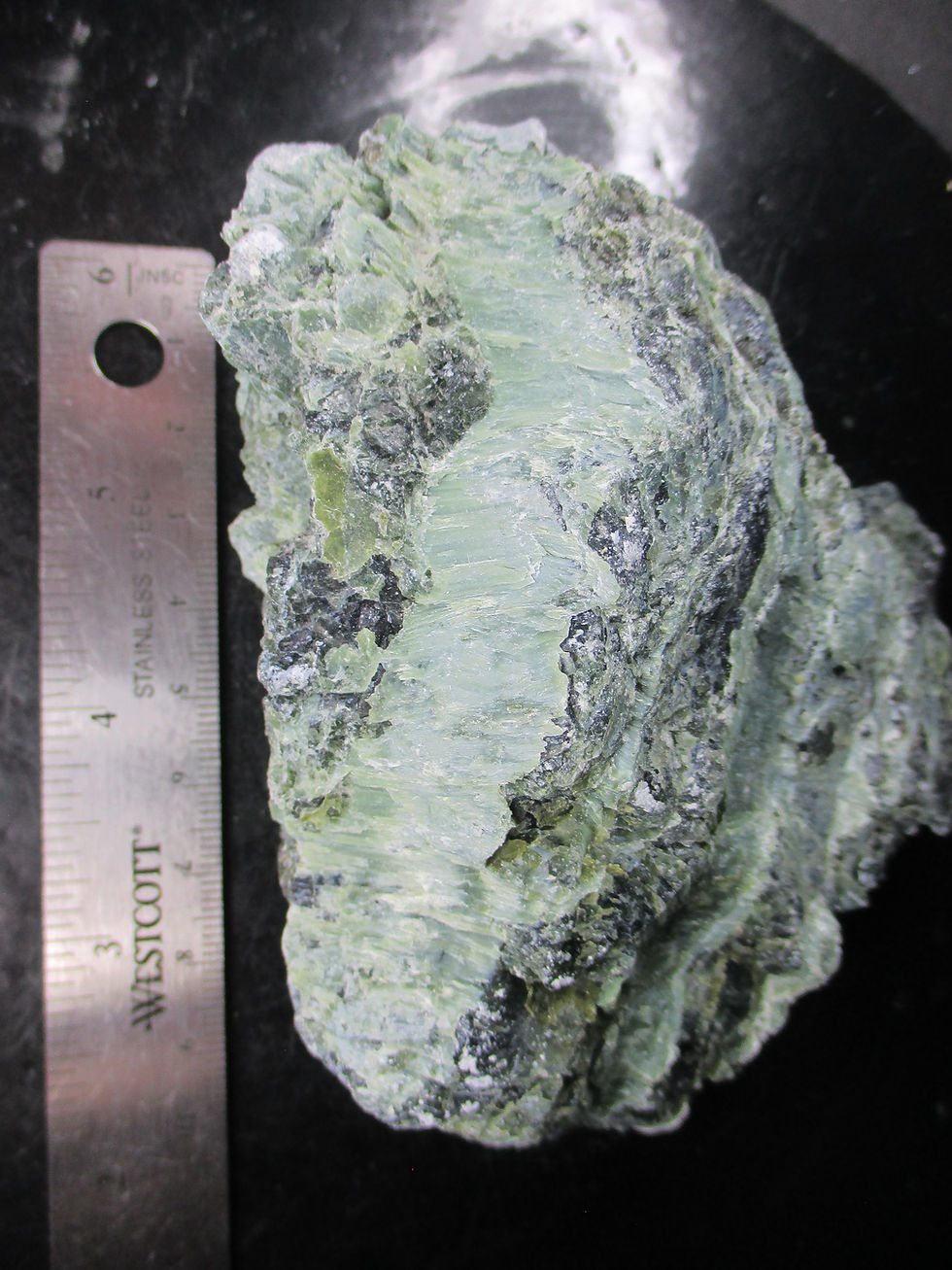Miniature : Serpentine var. Antigorite, Mine Jeffrey, Asbestos