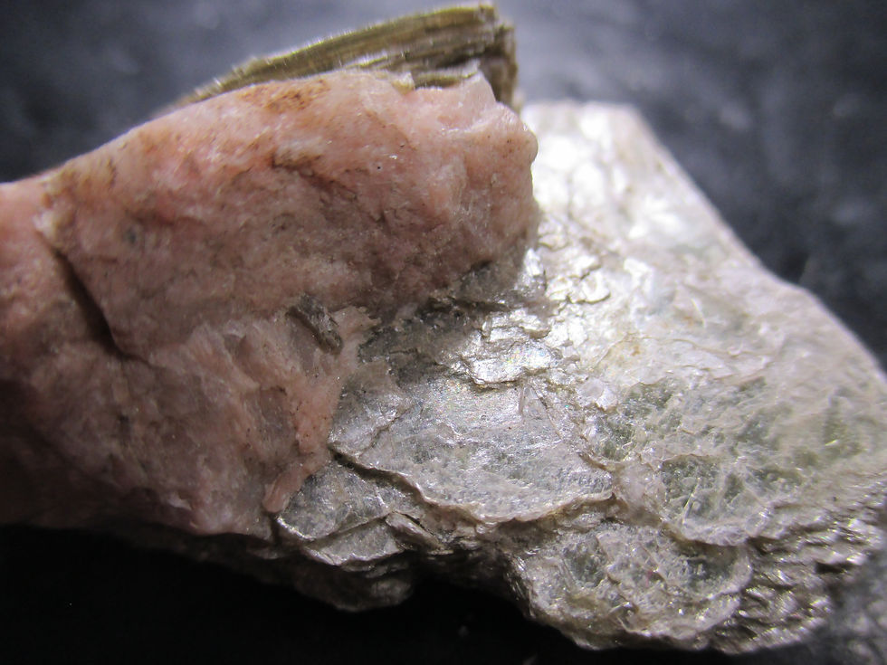 Miniature : Muscovite et Feldspath, Outaouais