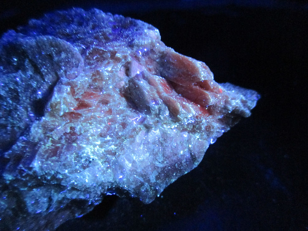 Miniature : Apatite et Calcite rose, Travaux autoroute 5, Outaouais