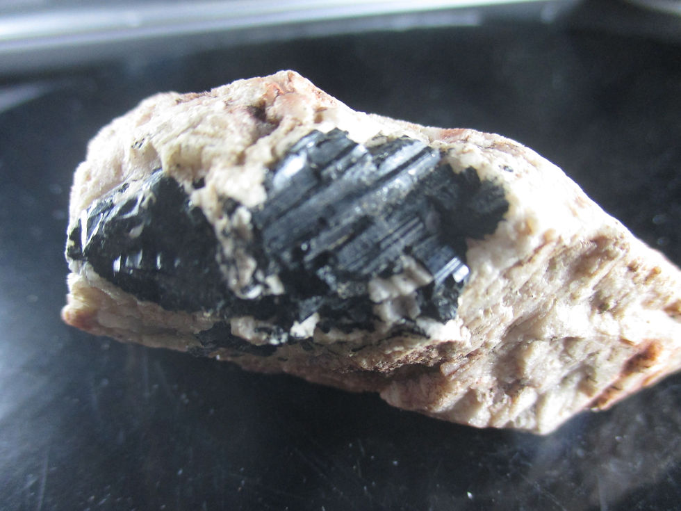 Miniature : Tourmaline noire (Schorl), Beryl Pit, Quadeville, Ontario
