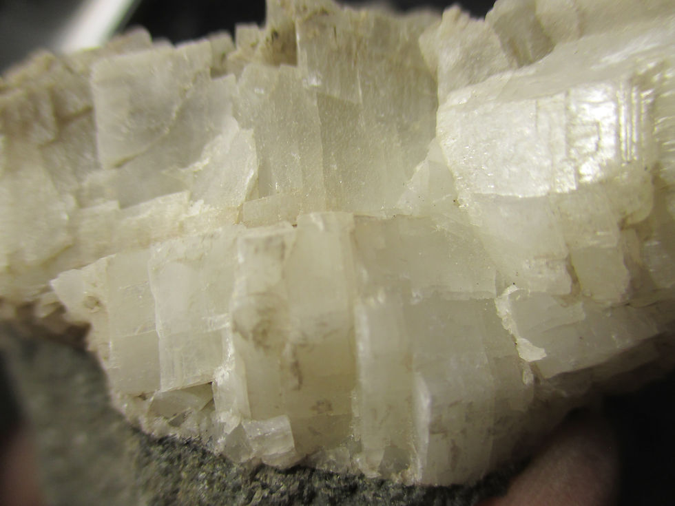 Miniature : Calcite (fluorescente), St-Philippe-de-Laprairie, Québec