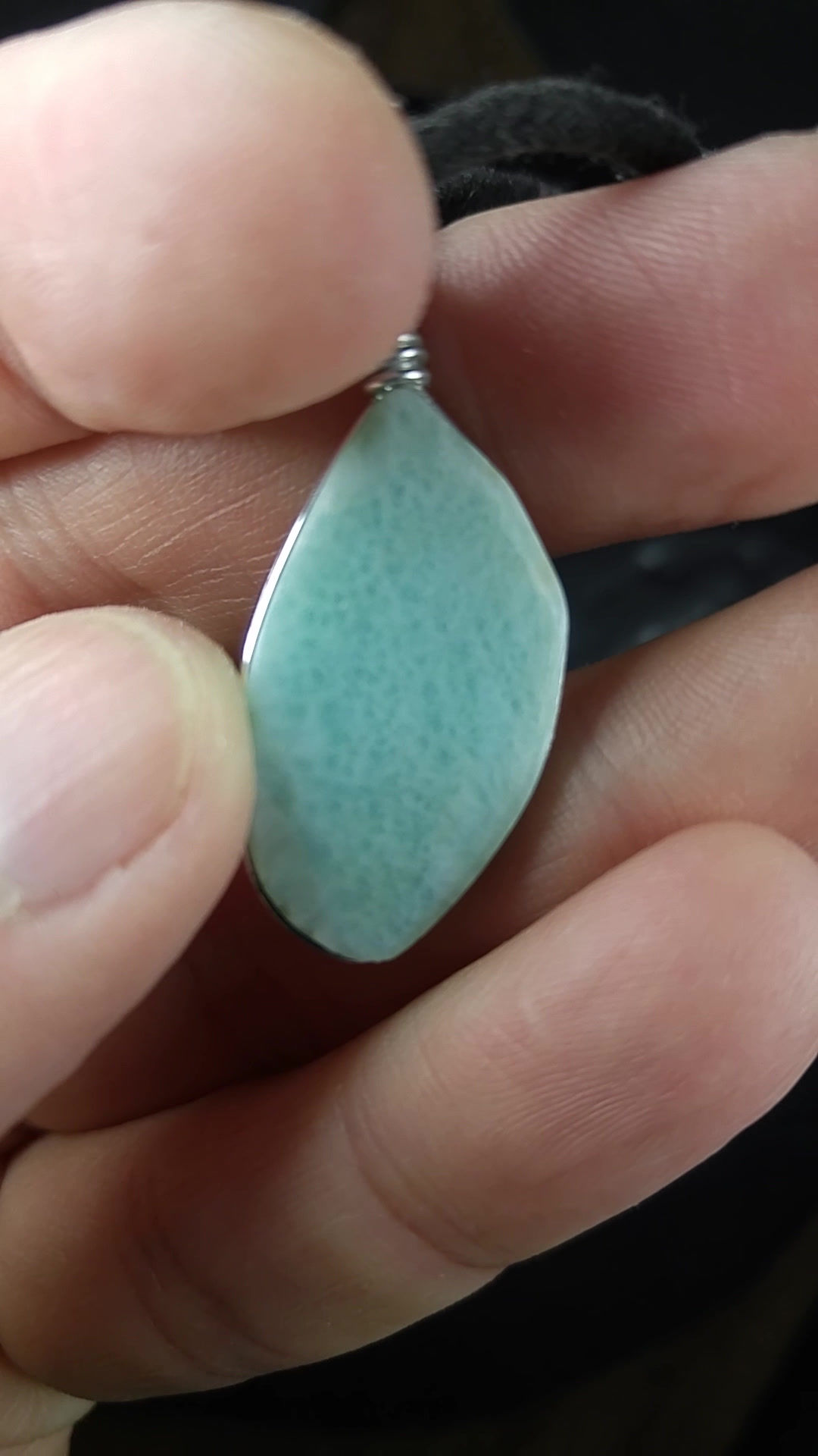 Pendentif Larimar sur cordon