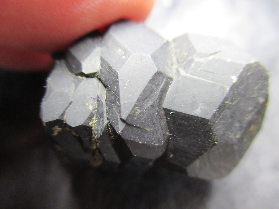 Miniature : Melanite (Grenat noir de type Andradite), Imilchil, Maroc