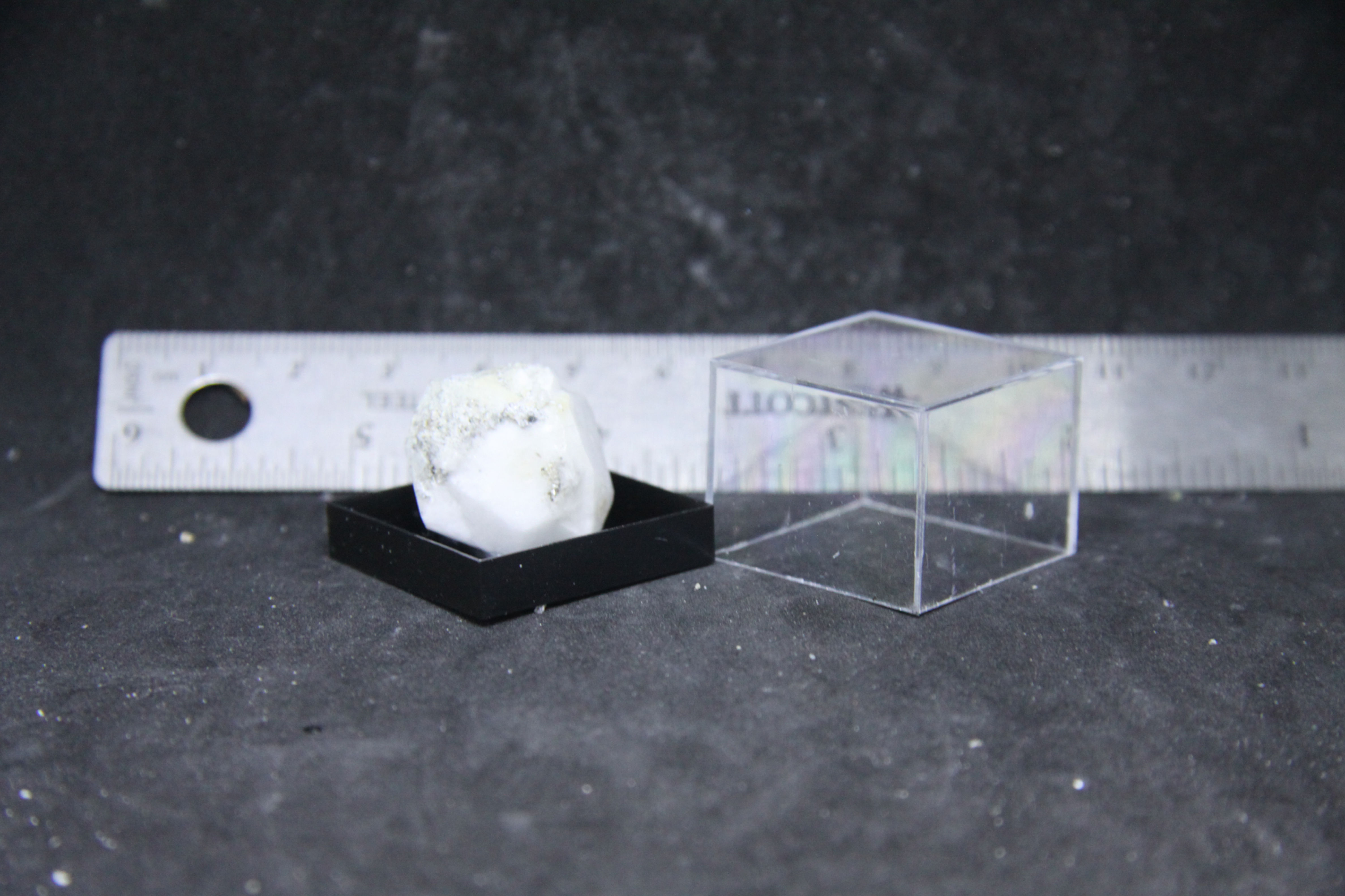 Analcime et Aegyrine, Mont-St-Hilaire (MSH)