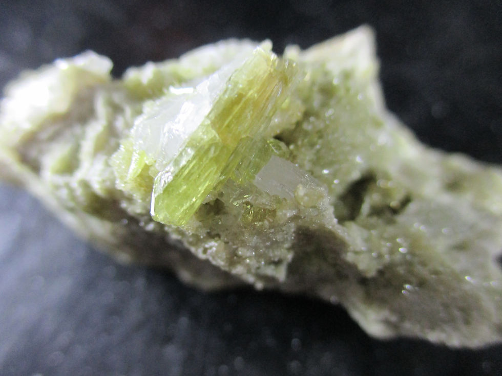 Miniature : Vesuvianite et Pectolite, Mine Jeffrey, Asbestos