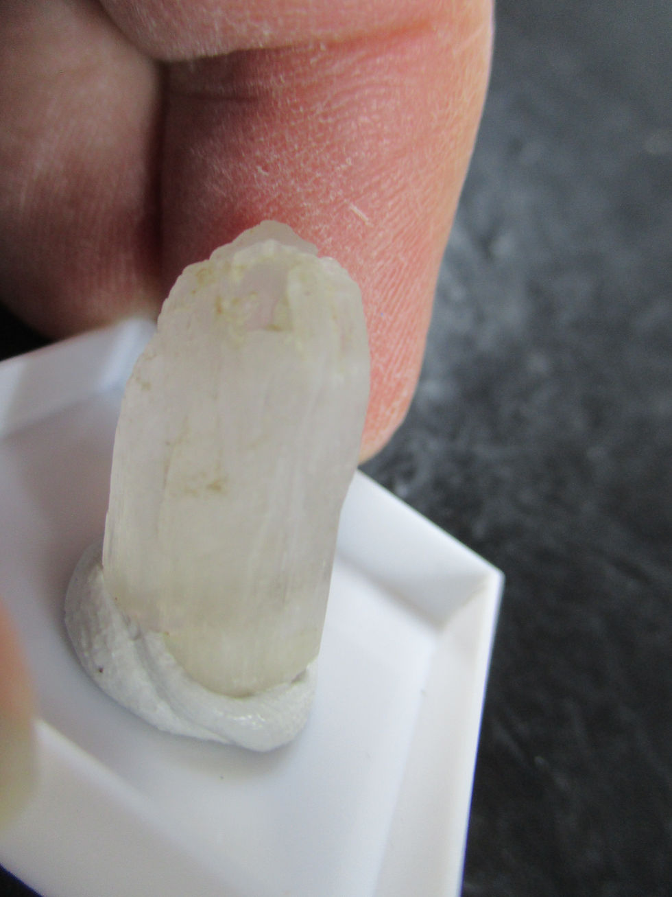 Miniature : Spodumene var. Kunzite, Pakistan