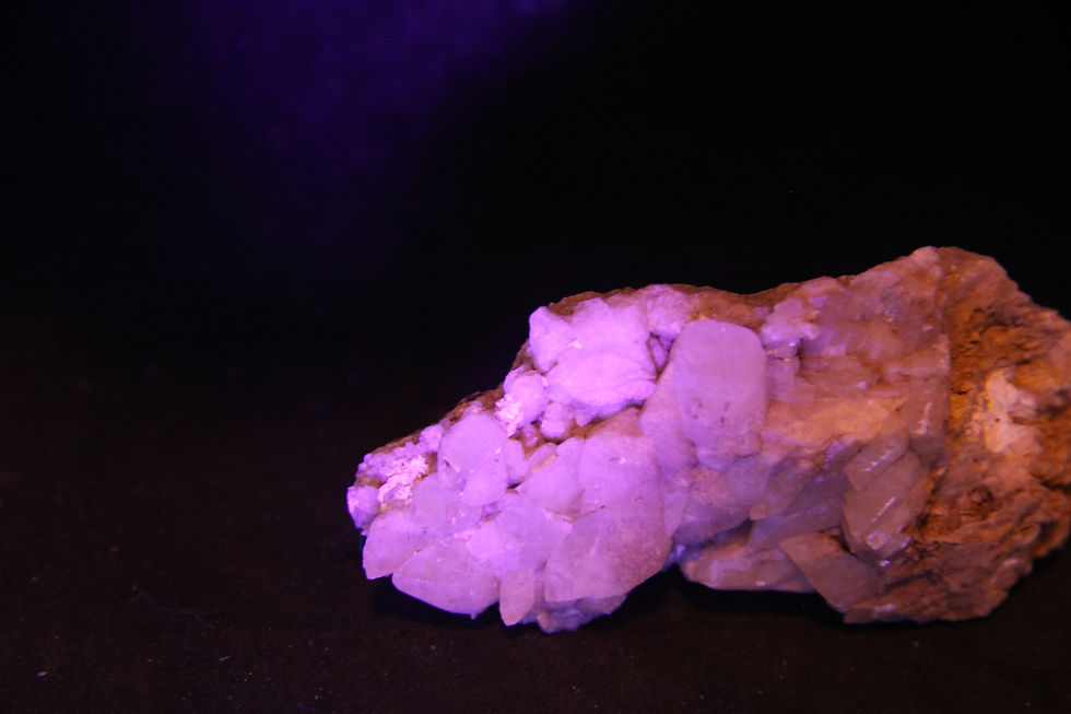 Miniature : Calcite, Strontianite / Cap Diamant, Québec