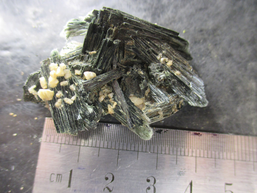 Miniature : Actinolite sur Orthose, Imilchil, Maroc