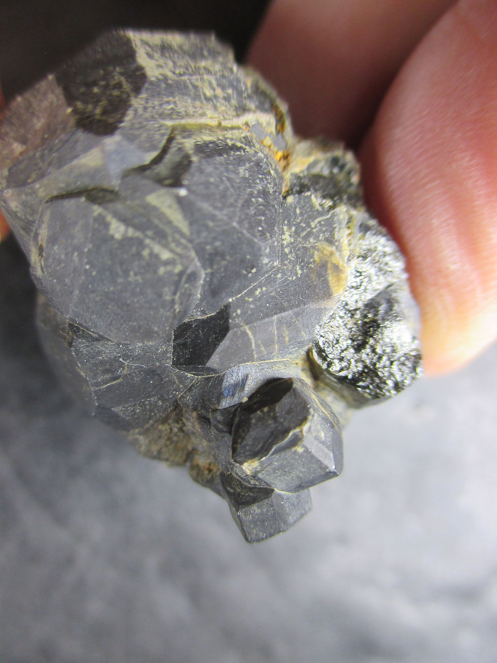 Miniature : Melanite (Grenat noir de type Andradite), Imilchil, Maroc