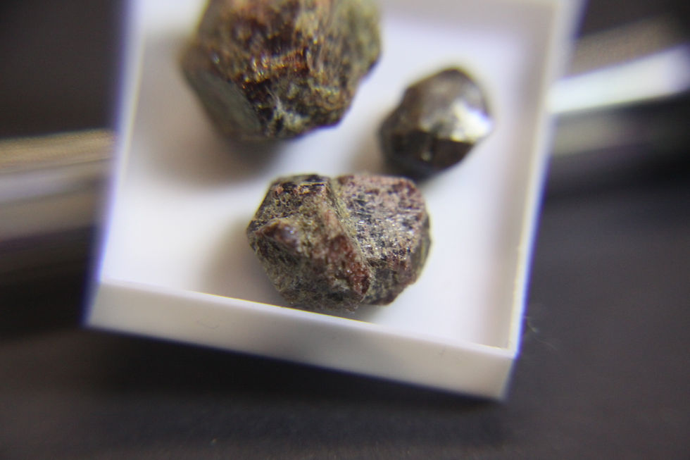 Miniature : Grenats Almandins isolés, Laniel