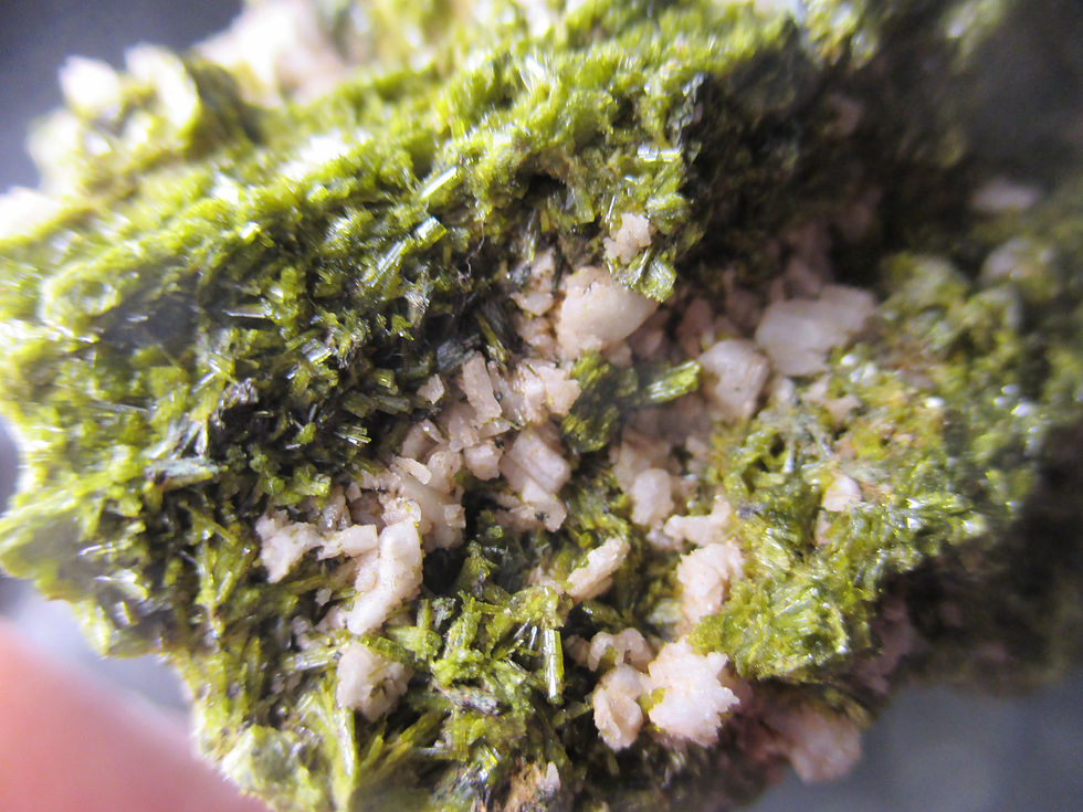 Miniature : Epidote et Orthose, Imilchil, Maroc