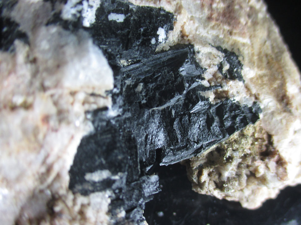 Miniature : Tourmaline noire (Schorl), Beryl Pit, Quadeville, Ontario