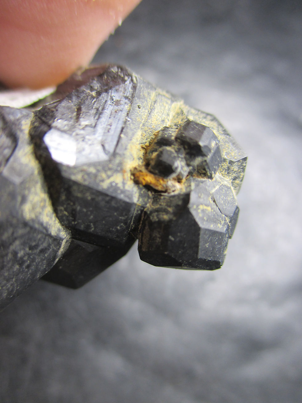 Miniature : Melanite (Grenat noir de type Andradite), Imilchil, Maroc